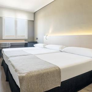 Premium-doppelzimmer + zusatzbett (3 erwachsene) Hotel ILUNION Las Lomas Mérida